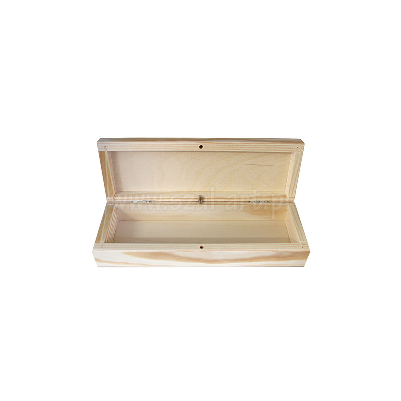 Wooden pencil case with magnet closure